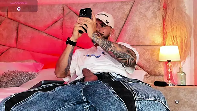 DickGriffith  online show from November 9, 2025, 10:47 pm