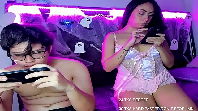 EmilyPacho  online show from October 14, 2025, 8:42 pm