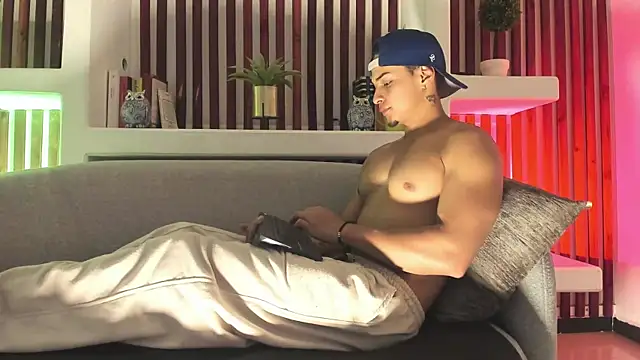 RyanGreys online show from September 30, 2025, 4:07 am