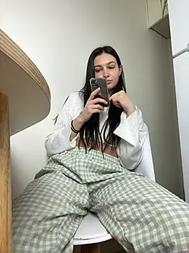 Snapshot of lunalovelee chatting on November 17, 2025, 2:10 pm lunalovelee online show from November 17, 2025, 2:10 pm