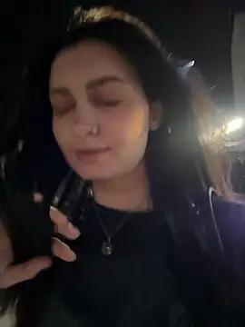 Snapshot of lunalovelee chatting on September 18, 2025, 1:47 pm lunalovelee online show from September 18, 2025, 1:47 pm