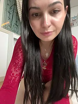 lunalovelee online show from November 29, 2025, 12:05 pm