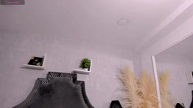 EmiliaRose  online show from January 16, 2026, 8:46 pm