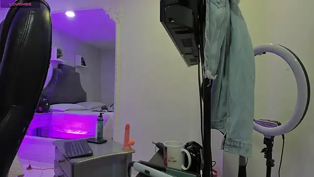 EmiliaRose  online show from February 27, 2026, 8:41 pm