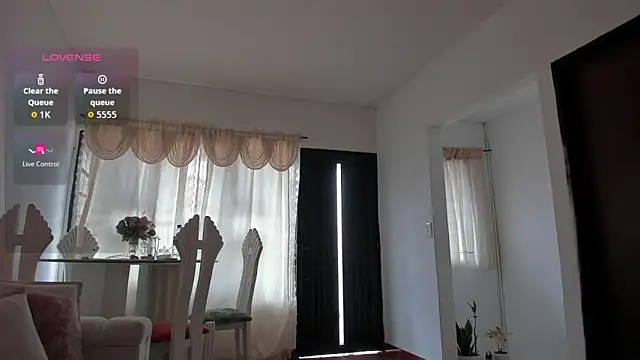 Snapshot of PamelaBliss chatting on October 2, 2025, 12:19 pm PamelaBliss online show from October 2, 2025, 12:19 pm