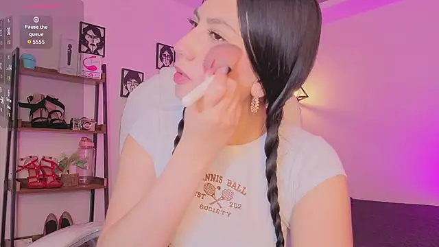 Miller Vanessa  online show from December 3, 2025, 8:52 pm