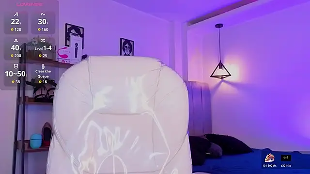 Miller Vanessa  online show from October 30, 2025, 8:28 pm