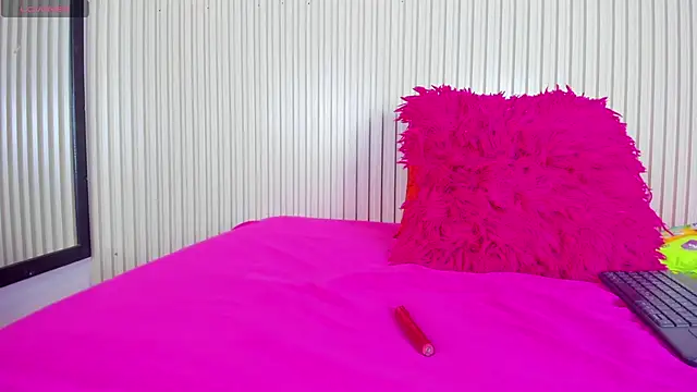 Aida-nicolle online show from March 7, 2025, 10:02 am