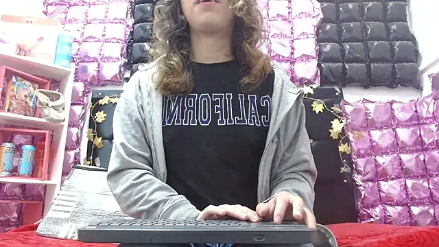 Snapshot of poisondost_hot chatting on October 10, 2025, 12:06 pm poisondost hot online show from October 10, 2025, 12:06 pm