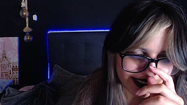 scarleth shadow online show from March 9, 2025, 7:56 am