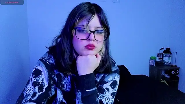 scarleth shadow online show from October 7, 2025, 6:25 am