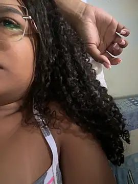 KylieGomeez online show from November 16, 2025, 1:27 pm