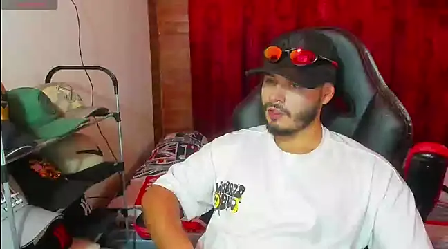 Snapshot of ragnar_lothbrok777 chatting on March 17, 2025, 8:40 am ragnar lothbrok777 online show from March 17, 2025, 8:40 am