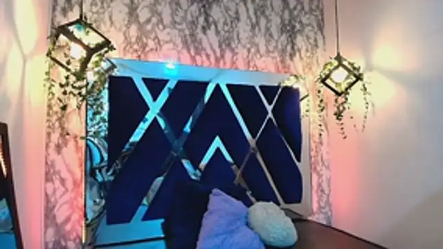 charlotte bluee online show from November 10, 2025, 6:46 pm