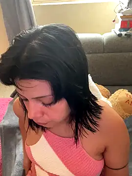 Snapshot of ZafiroKlein chatting on October 20, 2025, 8:53 pm ZafiroKlein online show from October 20, 2025, 8:53 pm