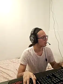 cholitohermoso online show from November 9, 2025, 12:58 am