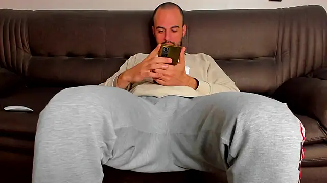 Snapshot of sexyhotmusclesforyou1 chatting on March 2, 2025, 12:14 pm sexyhotmusclesforyou1 online show from March 2, 2025, 12:14 pm
