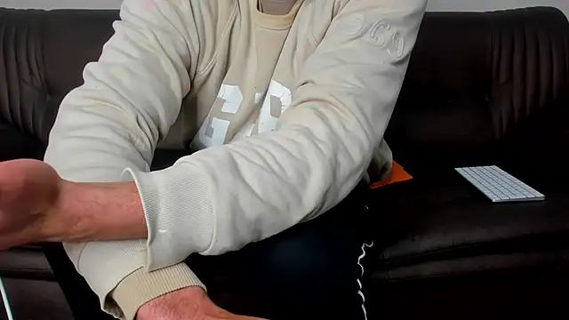 Snapshot of sexyhotmusclesforyou1 chatting on March 23, 2025, 3:32 am sexyhotmusclesforyou1 online show from March 23, 2025, 3:32 am