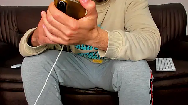 Snapshot of sexyhotmusclesforyou1 chatting on March 17, 2025, 10:29 pm sexyhotmusclesforyou1 online show from March 17, 2025, 10:29 pm