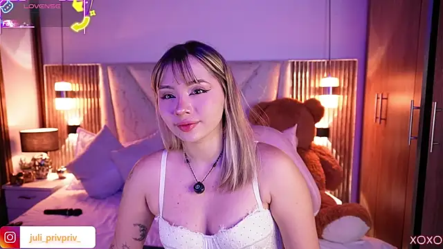 Snapshot of Julieta_priv chatting on February 28, 2026, 2:28 pm Julieta priv online show from February 28, 2026, 2:28 pm