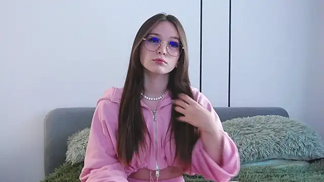 -Amora online show from September 12, 2025, 11:21 am