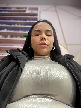 Snapshot of Naatalia chatting on December 17, 2025, 10:48 pm Naatalia online show from December 17, 2025, 10:48 pm