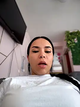 Snapshot of Naatalia chatting on February 3, 2026, 6:13 pm Naatalia online show from February 3, 2026, 6:13 pm