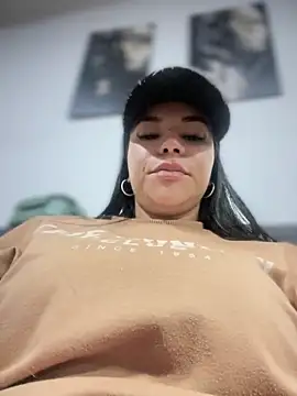 Snapshot of Naatalia chatting on November 3, 2025, 10:57 pm Naatalia online show from November 3, 2025, 10:57 pm