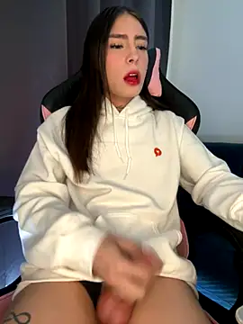 candycami19 online show from September 28, 2025, 4:47 pm