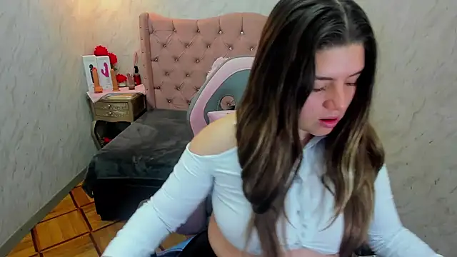 Snapshot of Lianngrace chatting on March 7, 2026, 12:21 pm Lianngrace online show from March 7, 2026, 12:21 pm