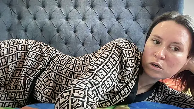 Snapshot of eatmypie69 chatting on November 11, 2025, 11:05 am eatmypie69 online show from November 11, 2025, 11:05 am