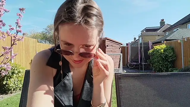 eatmypie69 online show from April 14, 2026, 9:25 am