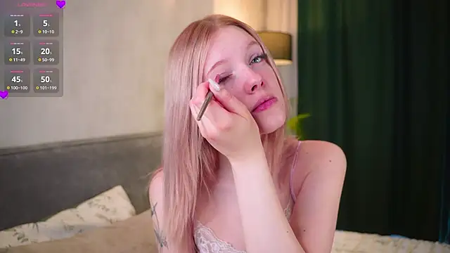 EdlaHewell online show from April 1, 2026, 1:08 am