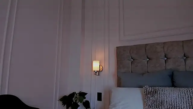 JasmineRoss 1 online show from November 6, 2025, 9:41 pm