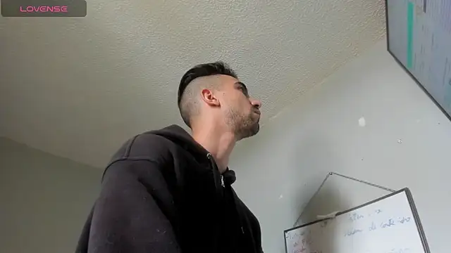 Snapshot of K_cique chatting on October 1, 2025, 5:28 pm K cique online show from October 1, 2025, 5:28 pm