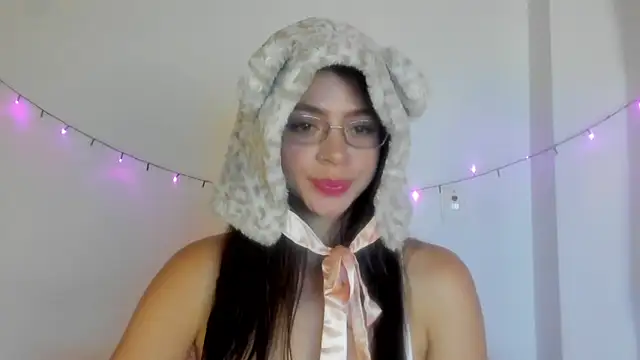 Snapshot of Danna_Myst chatting on October 4, 2025, 2:46 am Danna Myst online show from October 4, 2025, 2:46 am