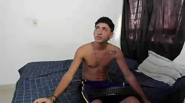 Snapshot of tonypaul13 chatting on February 20, 2025, 3:52 pm tonypaul13 online show from February 20, 2025, 3:52 pm