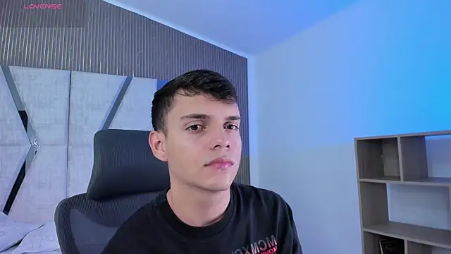 JacobRoberts1 online show from November 15, 2025, 8:13 pm