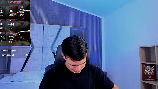 JacobRoberts1 online show from October 7, 2025, 8:21 pm