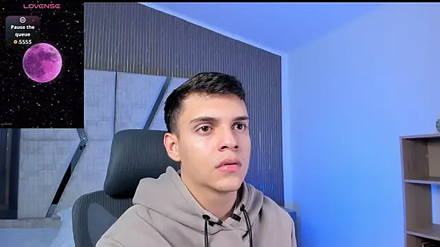 JacobRoberts1 online show from November 13, 2025, 8:35 pm