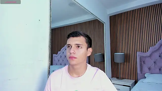 JacobRoberts1 online show from September 16, 2025, 2:29 pm