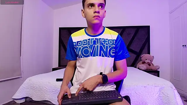 JacobRoberts1 online show from March 13, 2025, 4:49 am