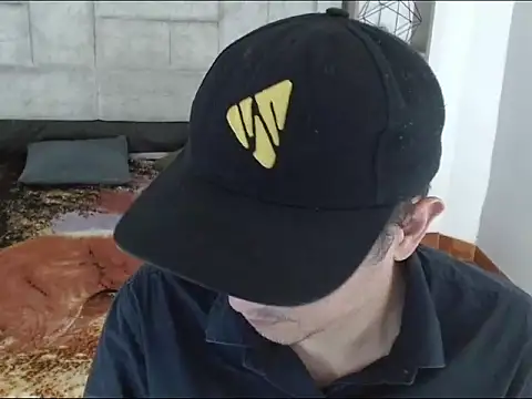 JhonTorres018 online show from March 3, 2026, 7:21 pm