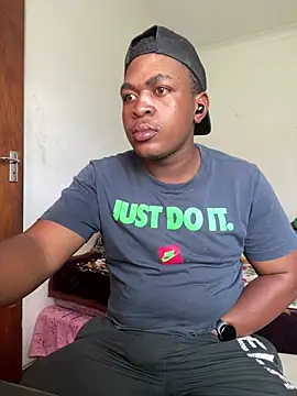 bosszonke123 online show from April 1, 2026, 12:28 pm