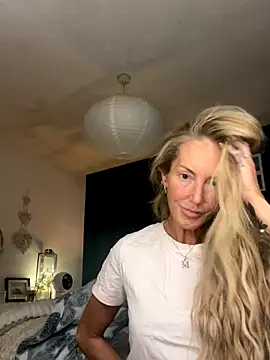 Fiery Blonde LexiX online show from October 21, 2025, 9:58 pm