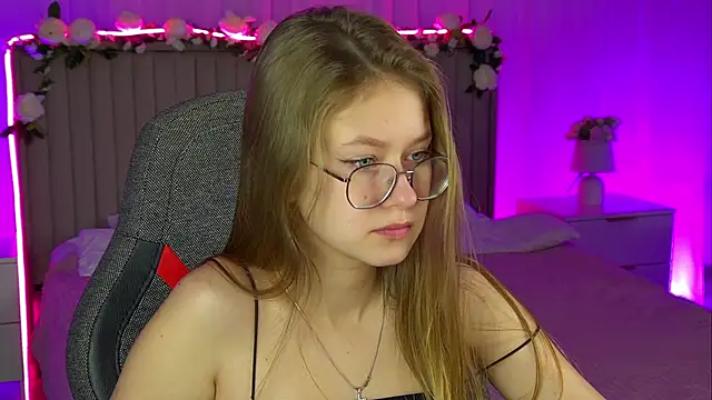 EveMundie online show from November 6, 2025, 12:42 pm