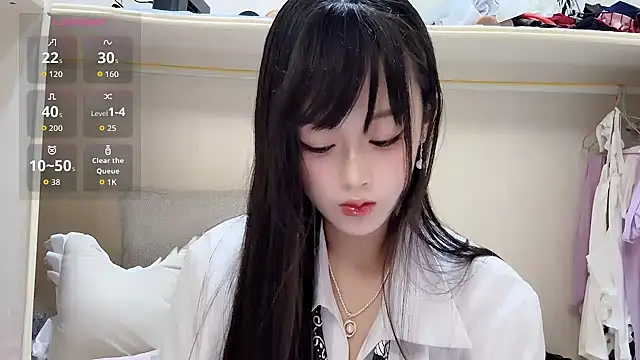 yueyue2003 online show from June 16, 2026, 12:27 pm