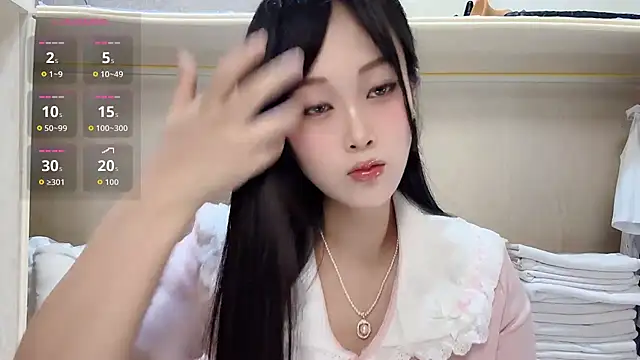 yueyue2003 online show from June 26, 2026, 12:11 pm