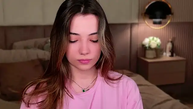 Snapshot of Alice_Deleon chatting on March 1, 2025, 9:37 pm Alice Deleon online show from March 1, 2025, 9:37 pm