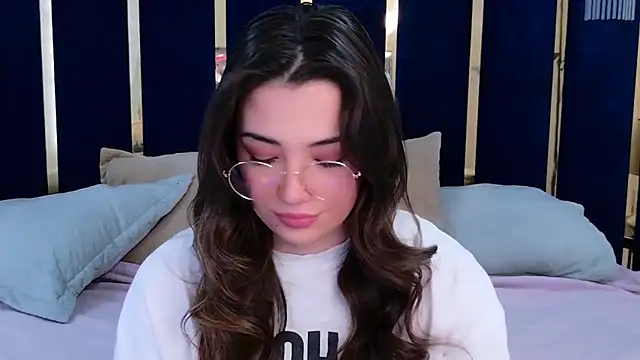 Snapshot of Alice_Deleon chatting on November 20, 2025, 11:44 am Alice Deleon online show from November 20, 2025, 11:44 am